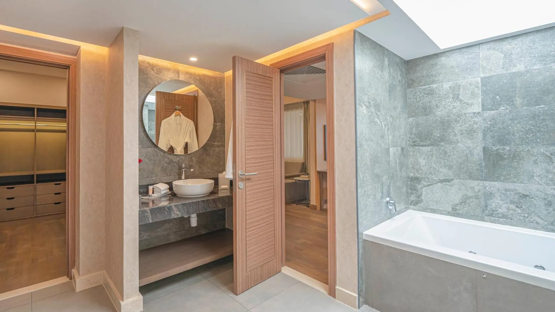 Hyatt Regency Galleria Residence Dubai 4*,